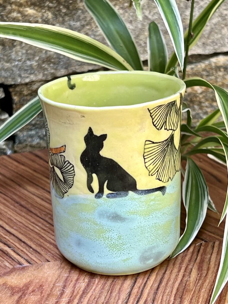 23 - Becher "Ginkgo mit Katzen"
