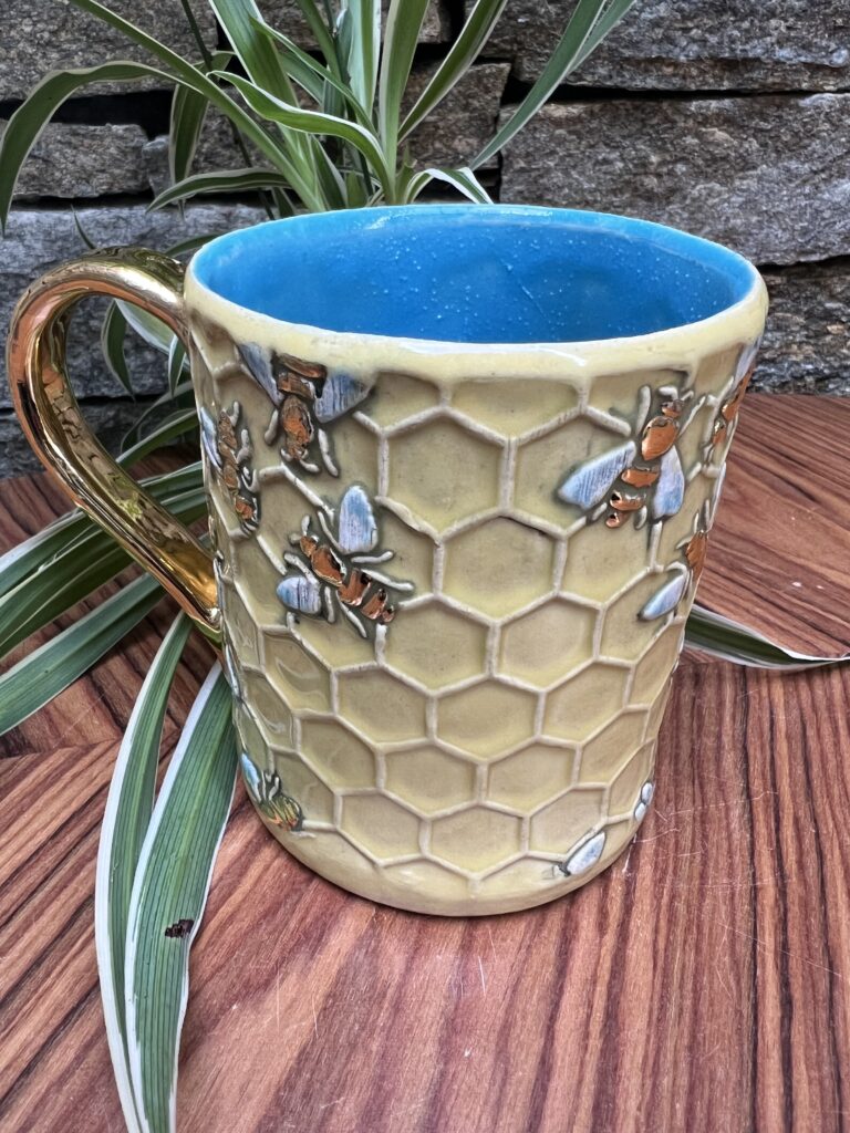 83 - Becher „Biene“